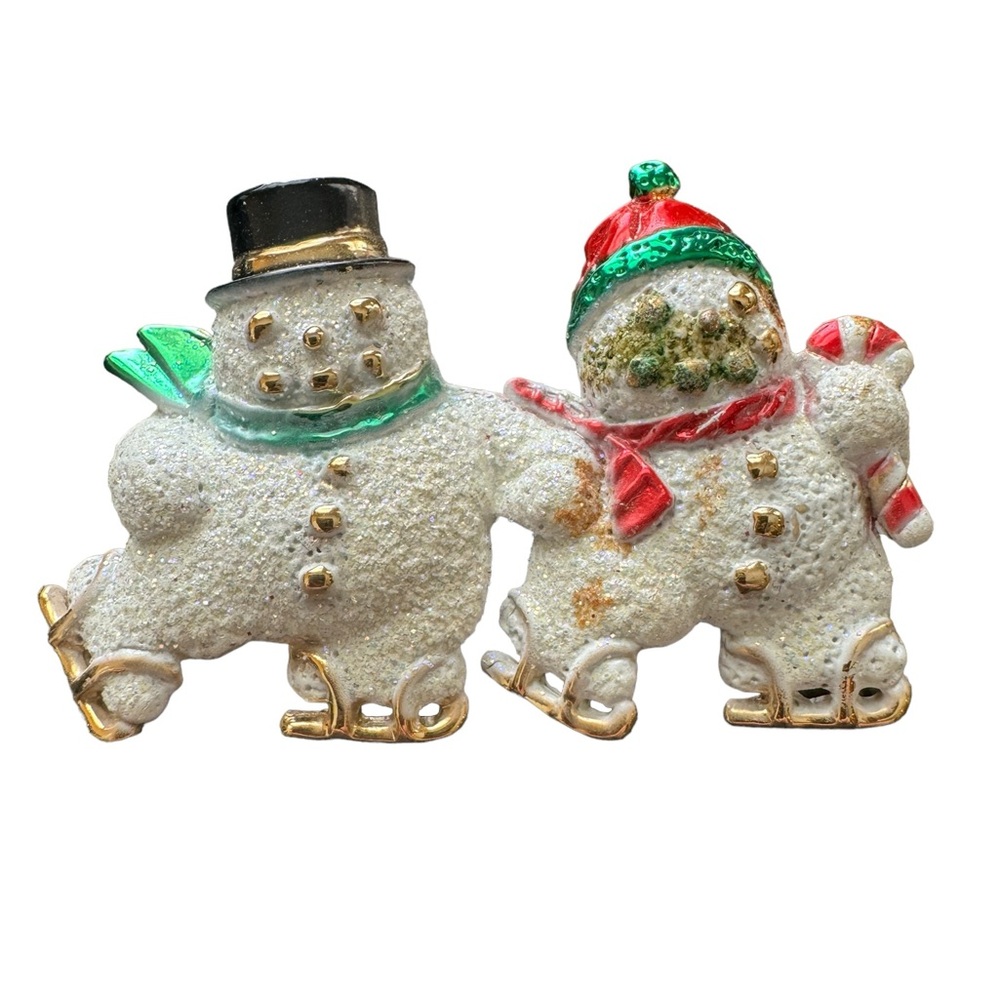 Vintage Snowmen Pin Brooch Ice Skating Top‎ Hat Scarf Candy Cane